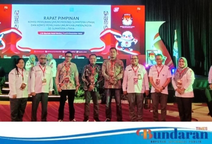 KPU Batu Bara Raih Penghargaan Terbaik Dalam Laporan Keuangan Se Sumut