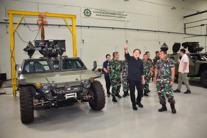 KUNJUNGI PT.SENTRA SURYA EKAJAYA, DANKORMAR TINJAU RANPUR PRODUKSI DALAM NEGERI