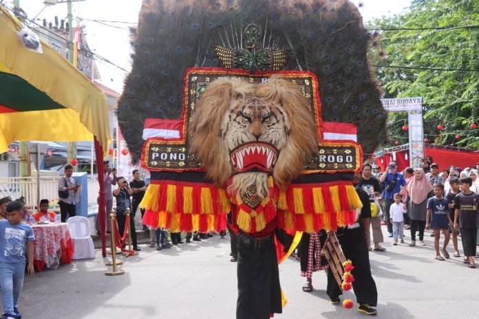 Kapolres AKBP Andi Yul Bersama Forkopimda Hadiri Pawai Budaya Pemilu 2024 di Kepulauan Meranti