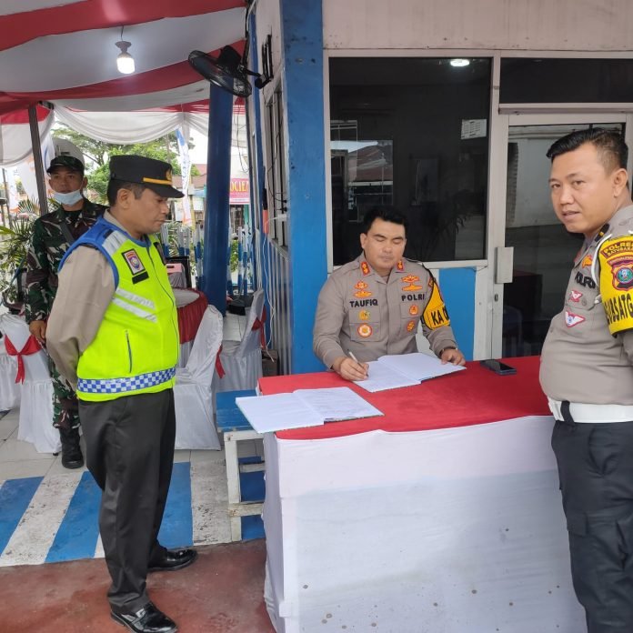 Kapolres Batu Bara AKBP Taufiq Hidayat Thayeb SH, S.I.K Cek Kesiap Siagaan Personil Pos Pam Ops Lilin Toba 2023 Dan Berikan Support Ke Anggota