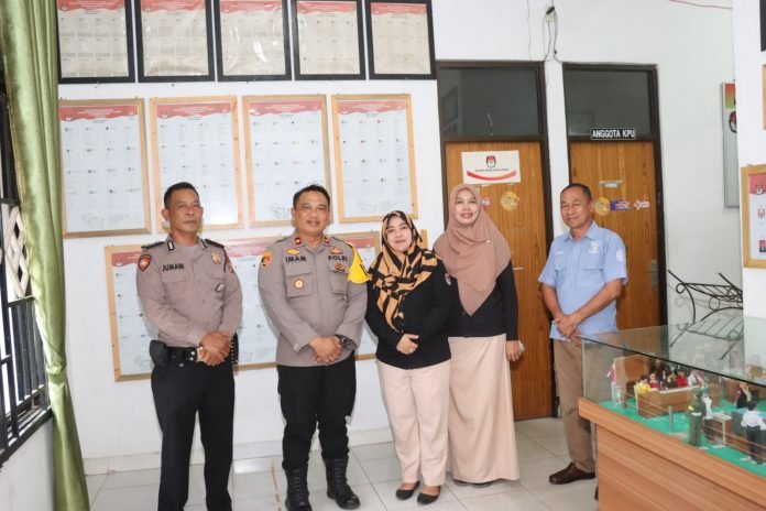 Kapolres Batu Bara Diwakili Oleh Wakapolres Batu Bara Cek Gudang KPU, Guna Memastikan Keamanan Logistik Pemilu 2024