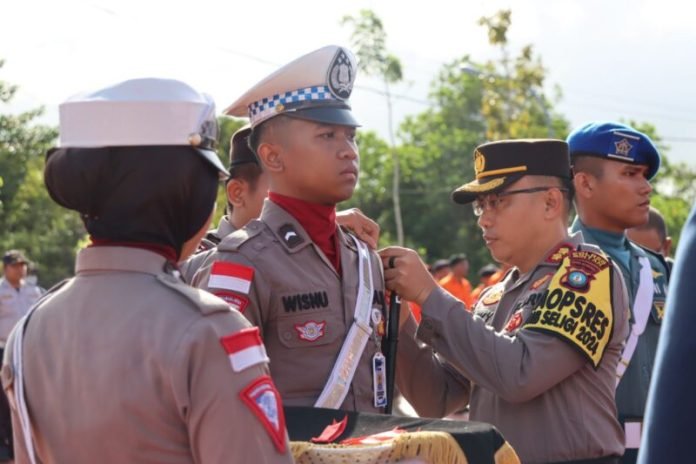 Kapolres Bintan Dan Bupati Bintan Pimpin Apel Gelar Pasukan Operasi Lilin Seligi 2023.