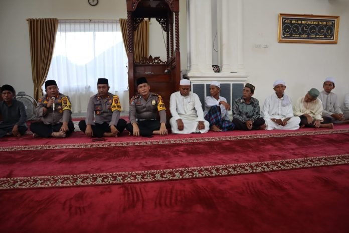 Kapolres Palas Lasanakan Jumat Curhat di Masjid Miftahul Muttaqin Desa Pasir Jae