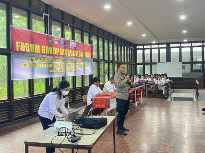 Kapolres Pematang Siantar Laksanakan Forum Grup Discussion Di SMA Nomensen
