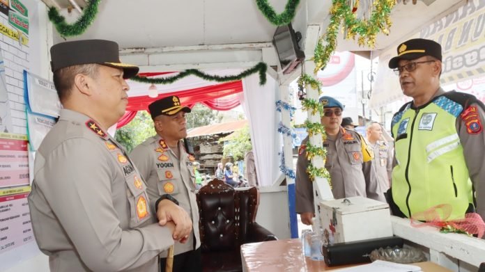 Kapolres Siantar AKBP Yogen Heroes Baruno, SH, S.I.K damping Kapolda Sumut, Irjen Pol Agung Setya Imam Effendi tinjau Pos Pam IV Jalan Sudirman