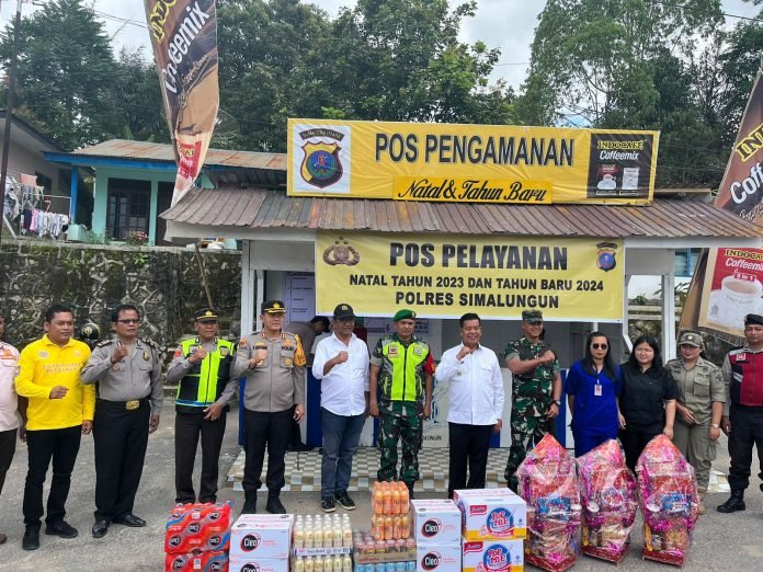 Kapolres Simalungun Pimpin Pengecekan Pos Pelayanan Ops Lilin Toba-2023 dan Berikan Bingkisan kepada Personil