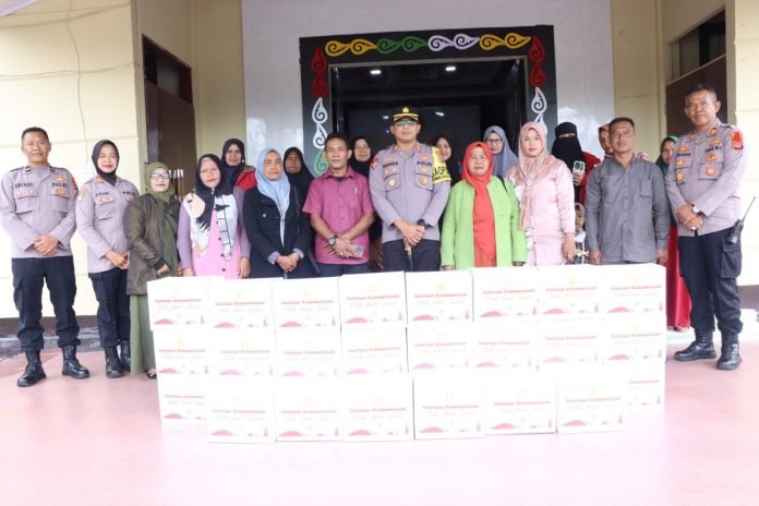 Kapolres bener Meriah Berikan Bantuan Sosial Kepada 30 Orang Janda Didampingi Badan Reintegrasi Aceh