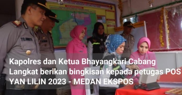 Kapolres dan Ketua Bhayangkari Cabang Langkat berikan bingkisan kepada petugas POS YAN LILIN 2023