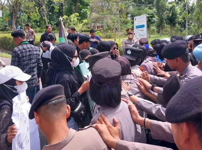 Kecewa dengan Kinerja PLN, Mahasiswa Demo ke DPRD Nunukan