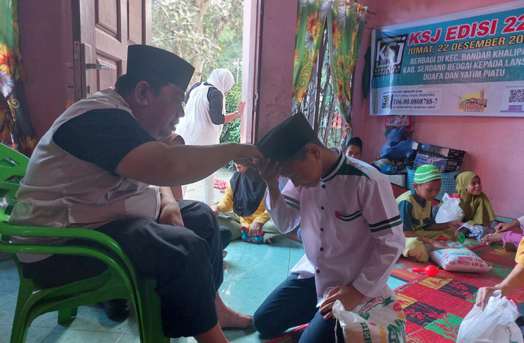 Ketum KSJ Saharuddin Sambangi Kaum Dhuafa dan Anak-anak Yatim Piatu di Bandar Khalifah Serdang Bedagai