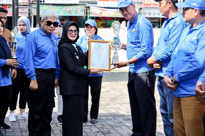 Kota Pematang Siantar Menerima Piagam Penghargaan Kota Terbaik Pencapaian Keluarga Berencana (KB) Pasca Persalinan Kategori Pasangan Usia Subur Tahun 2023