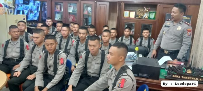 Lepas Siswa Latja SPN Polda Sumut, Kapolsek Medan Timur Kompol Rona Tambunan : Siswa harus Bersyukur atas Pencapaian Sampai Saat ini