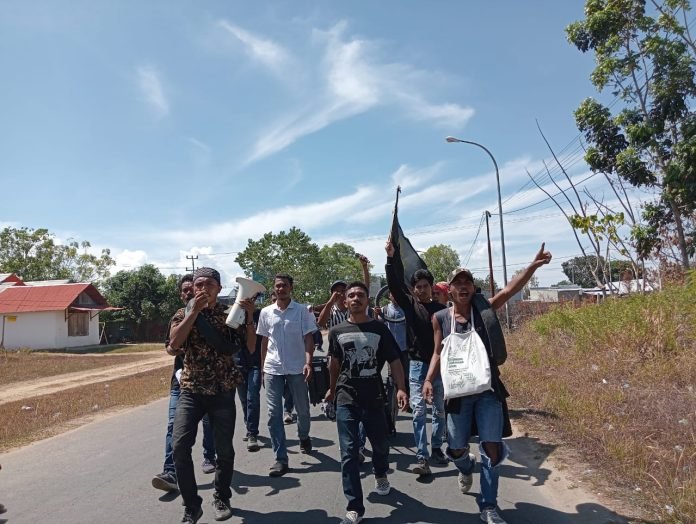 Mahasiswa Gelar Aksi Demo Tuntut Pemkab Buru Segera Cairkan ADD Rp37,1 Miliar