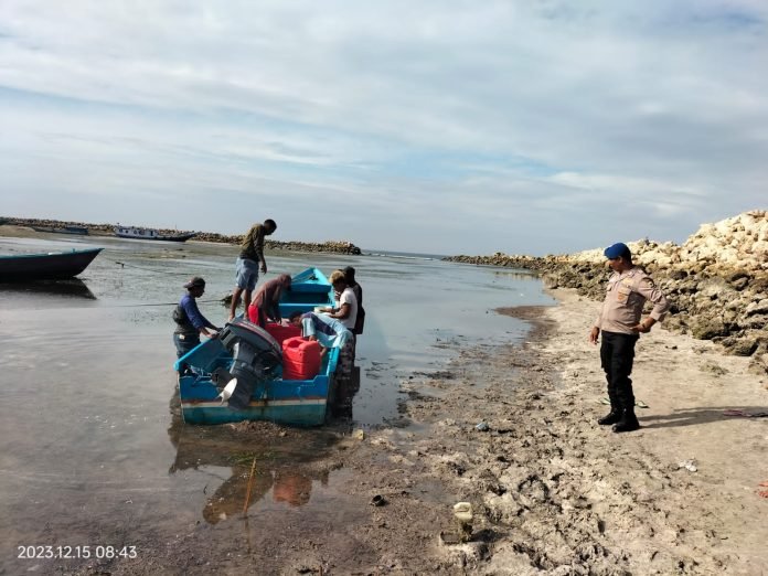 Melalui Sambang Kamtibmas Perairan, Satuan Polairud Himbau Warga Utamakan Keamanan dan Keselamatan Dalam Pelayaran