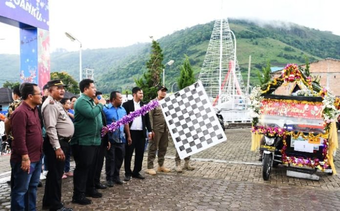 Meriah, Bupati Samosir Berangkatkan Carnaval Natal HKBP Bolon Pangururan, Distrik VII Samosir