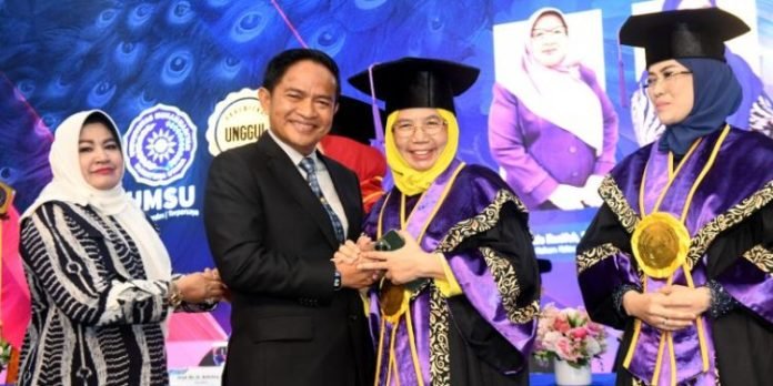 PJ Gubsu Hassanudin Dan Kadis Kominfo Sumut Ilyas Sitorus Hadiri Dan Turut Ucapkan Selamat Atas Pelantikan Guru Besar Tetap UMSU Mantan Sekda Provsu Prof Dr Ir R Sabrina MSi,
