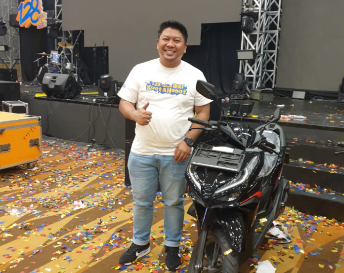 Pekerja BRI Medan Iskandar Muda Menangkan Grandprize Sepeda Motor
