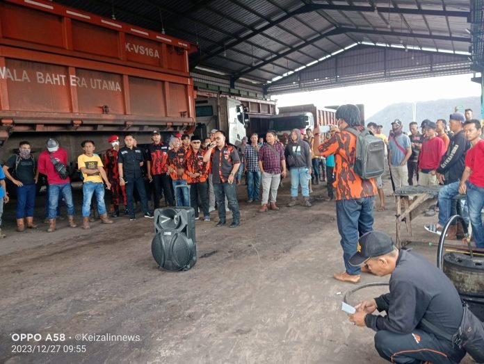 Pekerja Driver Lokal PT KBU Gelar Demo di Workshop KM 36 SLR