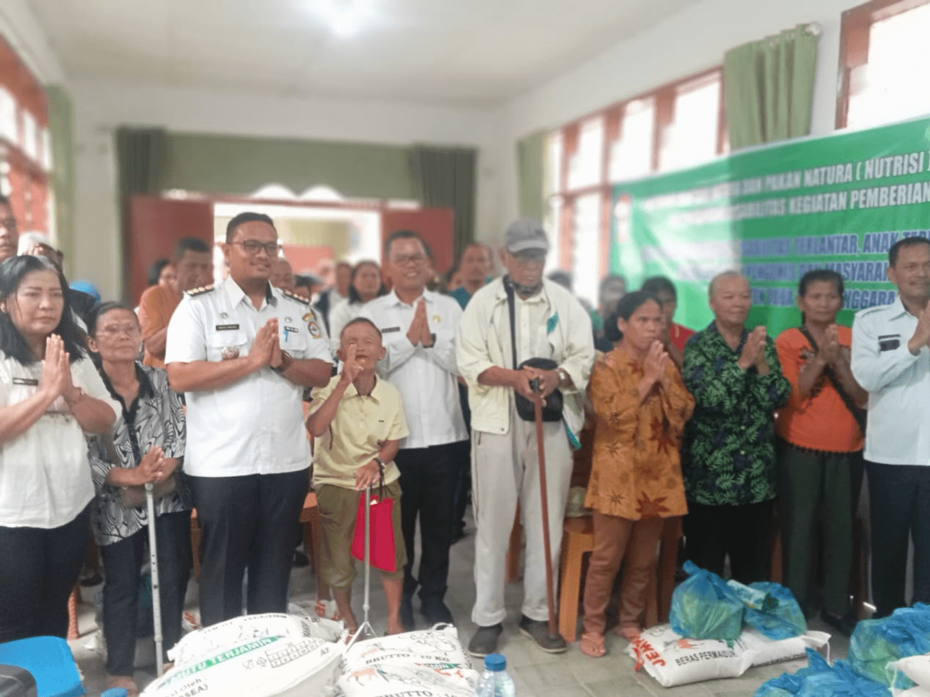 Pemkab Toba Salurkan Nutrisi Bagi Lansia dan Penyandang Disabilitas