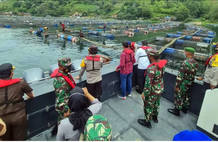 Penertipan KJA (Keramba Jaring Apung) di Danau Toba Sumatera Utara