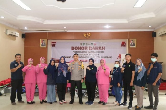 Penuhi Kebutuhan Darah Selama Tahun Baru 2024, Polres Metro Tangerang Kota Laksanakan Donor Darah