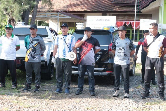 Pj Bupati Aceh Besar Pimpin Aksi 1 Jam Pungut Sampah di Pasar Lambaro Angan