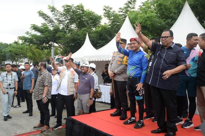 Pj Gubernur Bersama Forkopimda Sumut Lepas 1.200 Peserta Mudik Gratis Nataru