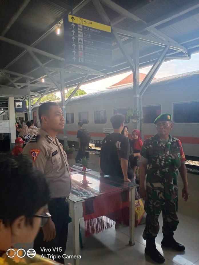 Polres Pematang Siantar Laksanakan Pengamanan Angkutan Natal 2023 dan Tahun Baru 2024 di Stasiun KA Siantar Expres