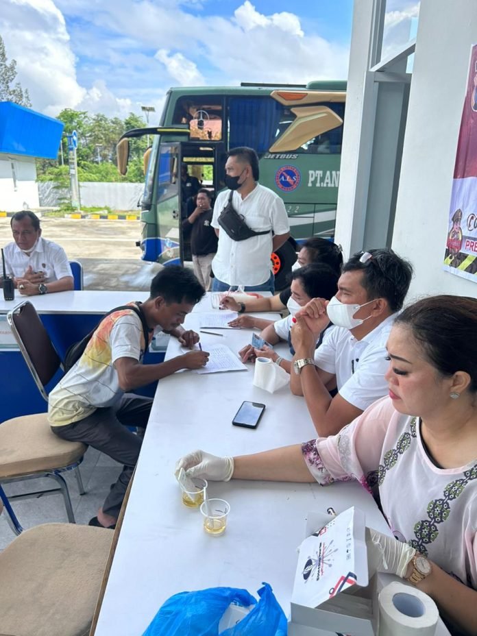 Polres Pematang Siantar Tes Urine Supir Bus Angkutan Nataru, Ini Hasilnya !