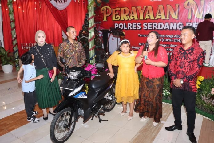 Polres Sergai Gelar Perayaan Natal : Kapolres Pererat hubungan dengan Anggota Serta Masyarakat 