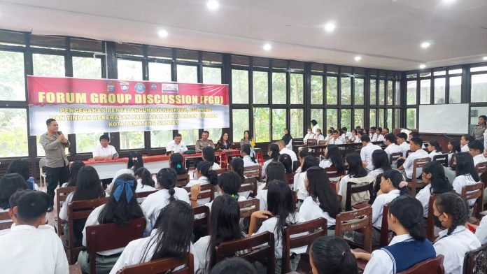 Kapolres Pematang Siantar AKBP Yogen Heroes Baruno SH, SIK laksanakan kegiatan Forum Grup Discussion (FGD) di SMA Kampus