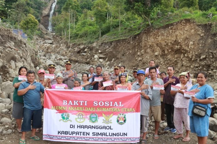 Polres Simalungun Salurkan Bakti Sosial Akabri Sumatera Utara Hadirkan Optimisme bagi Korban Banjir Bandang Haranggaol