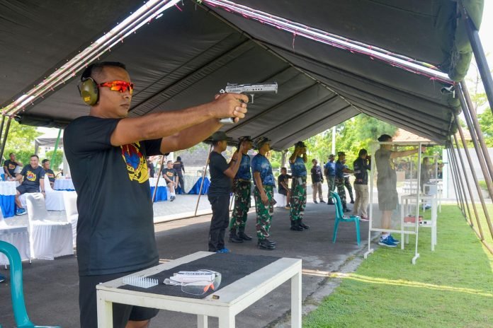 Prajurit Yonif 1 Marinir Ikuti Olahraga Bersama Komandan Pasmar 2