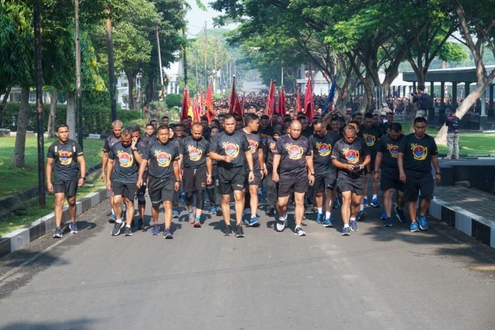 Prajurit Yontankfib 2 Mar Ikuti Olahraga Bersama Danpasmar 2