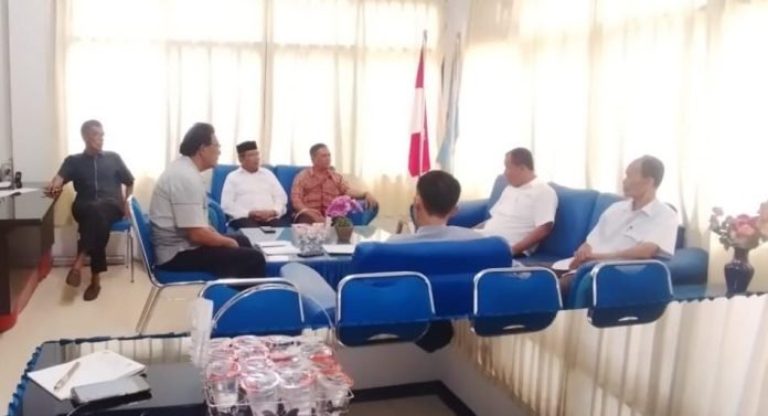 Tampak dalam gambar suasana acara pertemuan di kantor Puskud Aceh. (Waspada/T. Zakaria)