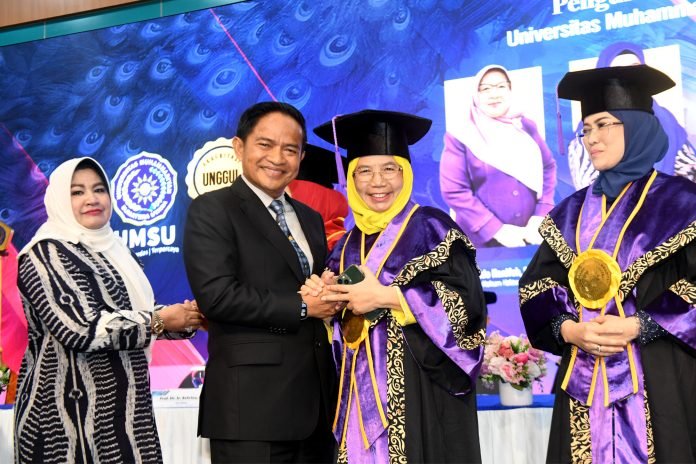 R Sabrina Dikukuhkan sebagai Guru Besar UMSU, *Pj Gubernur Sumut Bangga dan Ucapkan Selamat*