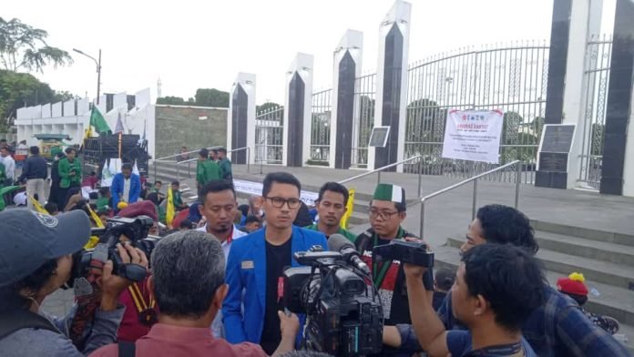 Ratusan Mahasiswa Medan Gelar Mimbar Rakyat Tolak Politik Dinasti