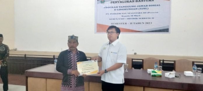 Salurkan Dana Program TJSL Triwulan II 2023 kepada 38 Penerima PTPN IV Regional I Dser-2 Sei Karang di Gedung Pamitran