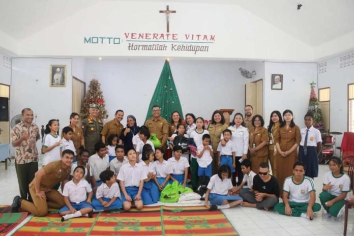 Sambut Natal 2023, ASN Pemprov Sumut Berbagi Bingkisan kepada Anak-anak Panti