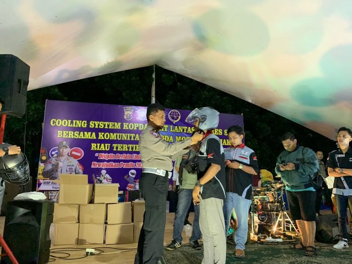 Satlantas POLRES Siak Gelar KOPDAR Dengan Komunitas Motor, Info Penting Di Sampaikan