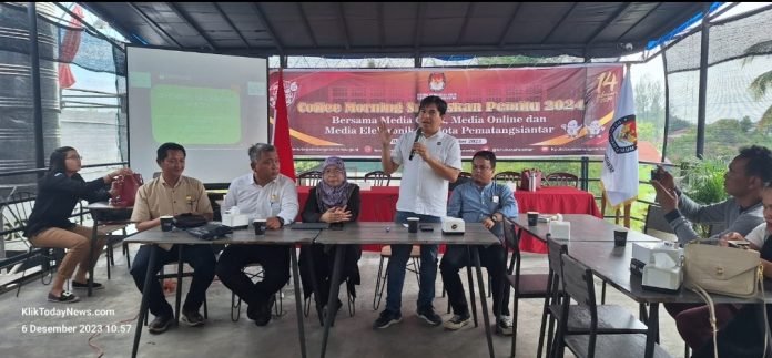 KPU Siantar Gelar Coffee Morning Sukseskan Pemilu 2024 dengan Puluhan Jurnalis