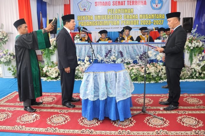 Sekda Tapsel Lantik Burhanuddin Sebagai Rektor UGNP Periode 2023-2027