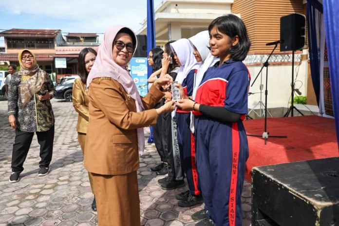 Siswi SMK Negeri 1 Pematang Siantar Mendapat Perhatian Soal Gizi dan Cegah Stunting dari dr Susanti
