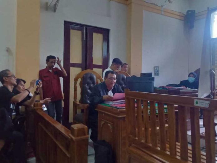 Tokoh #savebabi Boasa Simanjuntak Jalani Sidang Perdana, Ini Dakwaannya