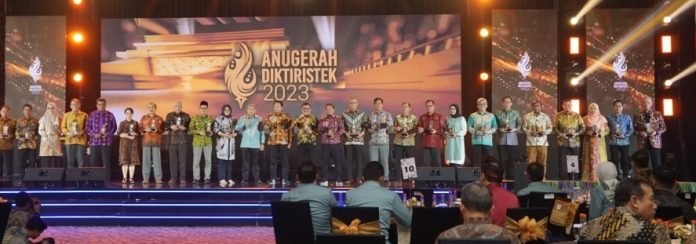 Ukrida Raih Gold Winner Anugerah Diktiristek 2023