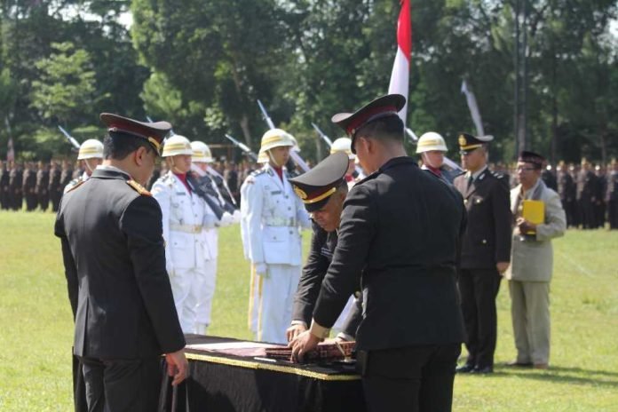 Wakalemdiklat Polri Lantik 1290 Bintara menjadi Perwira Polri Wakalemdiklat Polri Lantik 1.290 Bintara menjadi Perwira Polri