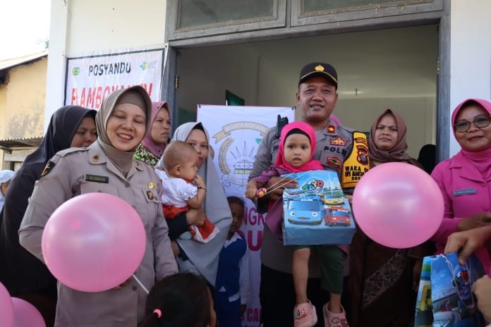 Wakapolres Palas Bersama Bhayangkari Cabang Palas Giat Imunisasi Posyandu di Desa Pagaran Baringin