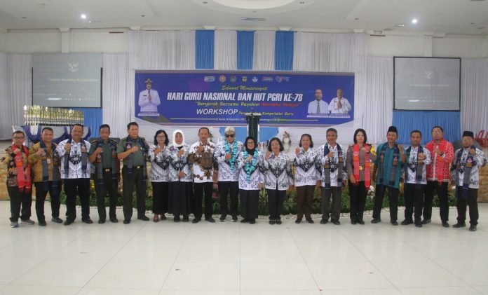 Wali Kota Menghadiri Puncak Perayaan Hari Guru Nasional dan Hari Ulang Tahun (HUT) ke-78 Persatuan Guru Republik Indonesia (PGRI) Dengan Thema “Bergerak Bersama Rayakan Merdeka Belajar”