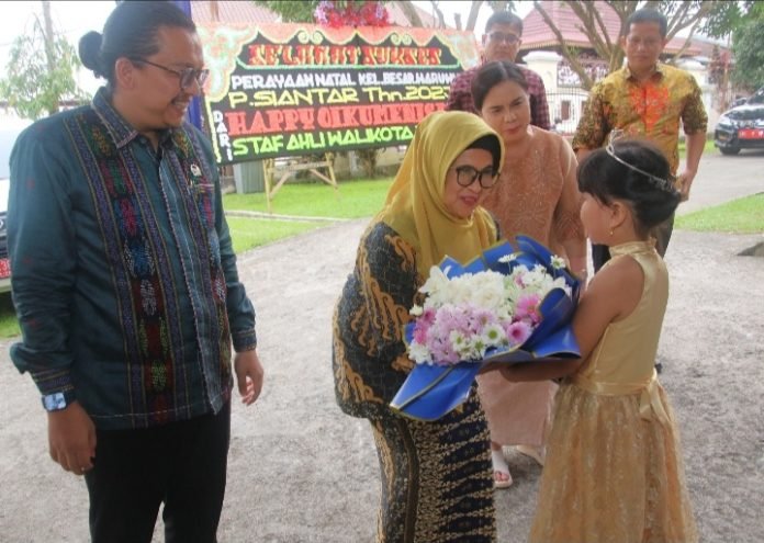 Wali Kota Pematang Santar dr. Susanti Dewayani SpA Hadiri Perayaan Natal Bersama Keluarga Besar Waruwu Siantar – Simalungun