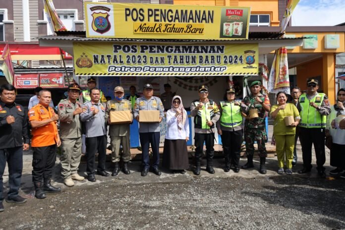 Wali Kota Pematang Siantar dr Susanti Dewayani SpA Bersama Kapolres Yogen Heroes Baruno SH SIK Beserta Forkopimda Lainnya Kunjungi Pos Pengamanan & Pelayanan Natal 2023 dan Tahun Baru 2024